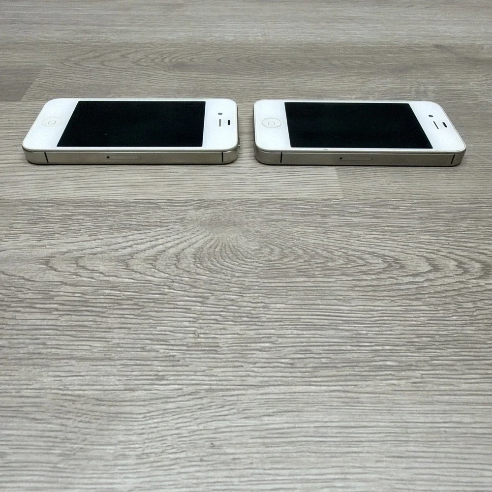 Apple iPhone‎ 4S Model A1387 White Untested FOR PARTS OR REPAIR Lot Of Two